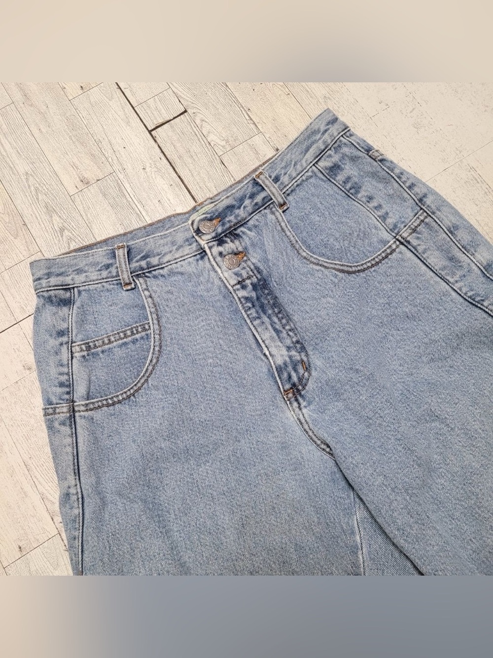 Men's Vintage Guess Lightwash Denim Straight Leg Jean Shorts Size 30 USA Made